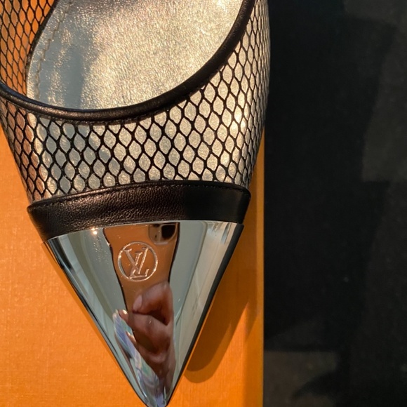 Louis Vuitton pump - Picture 3 of 5